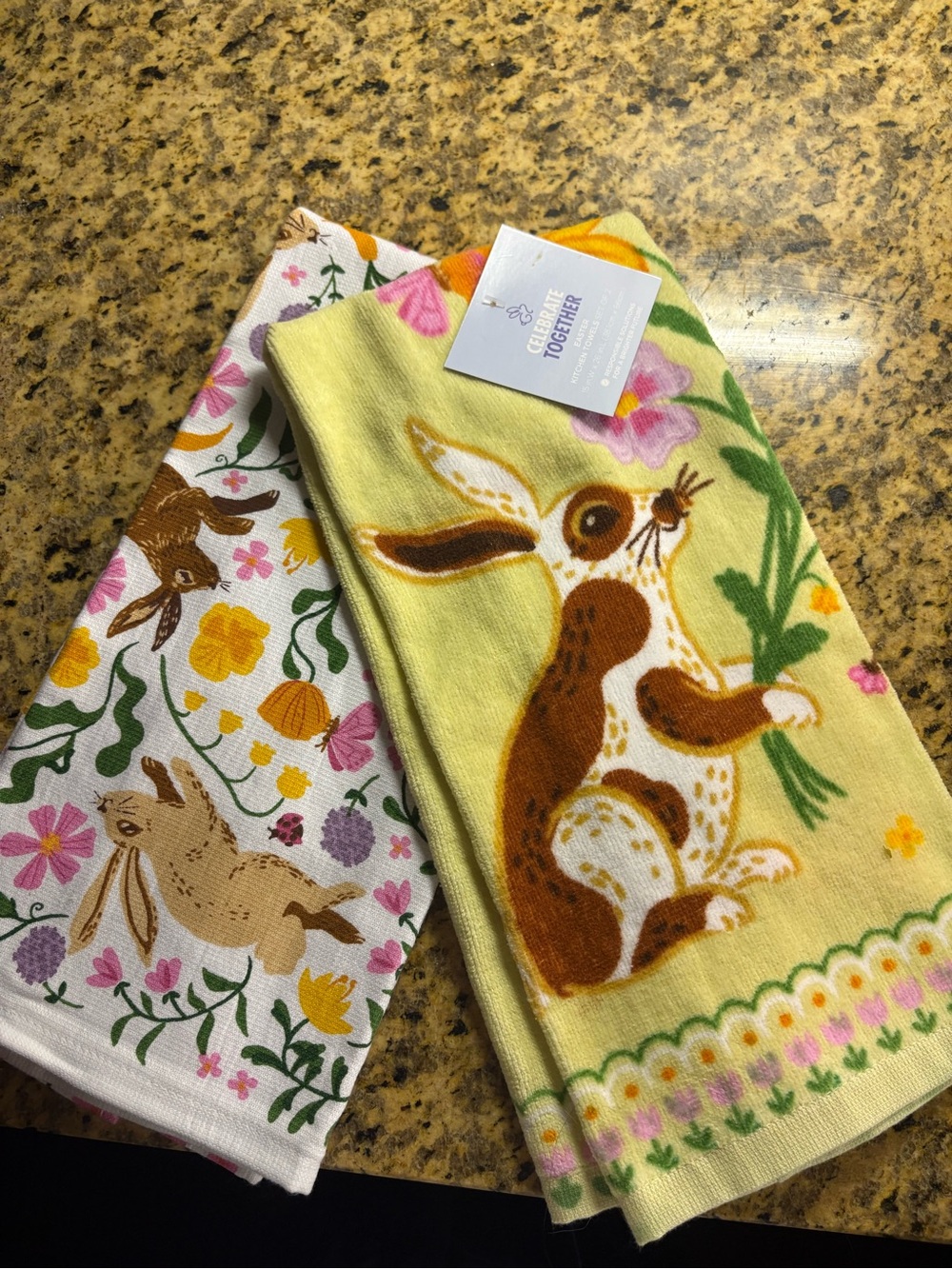 Bunny Print 🐰🌸Kitchen Towels - Yellow & White NWT